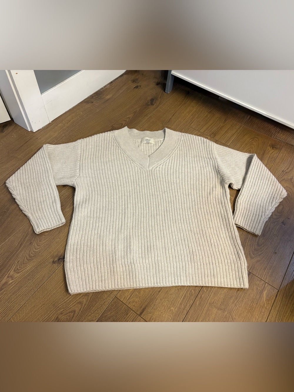 Wilfred Aritzia Belize Oversized V-Neck Merino Wool Cream Knit Sweater Large